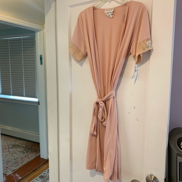 Natori Other - Saks Natori Pink Robe NWT